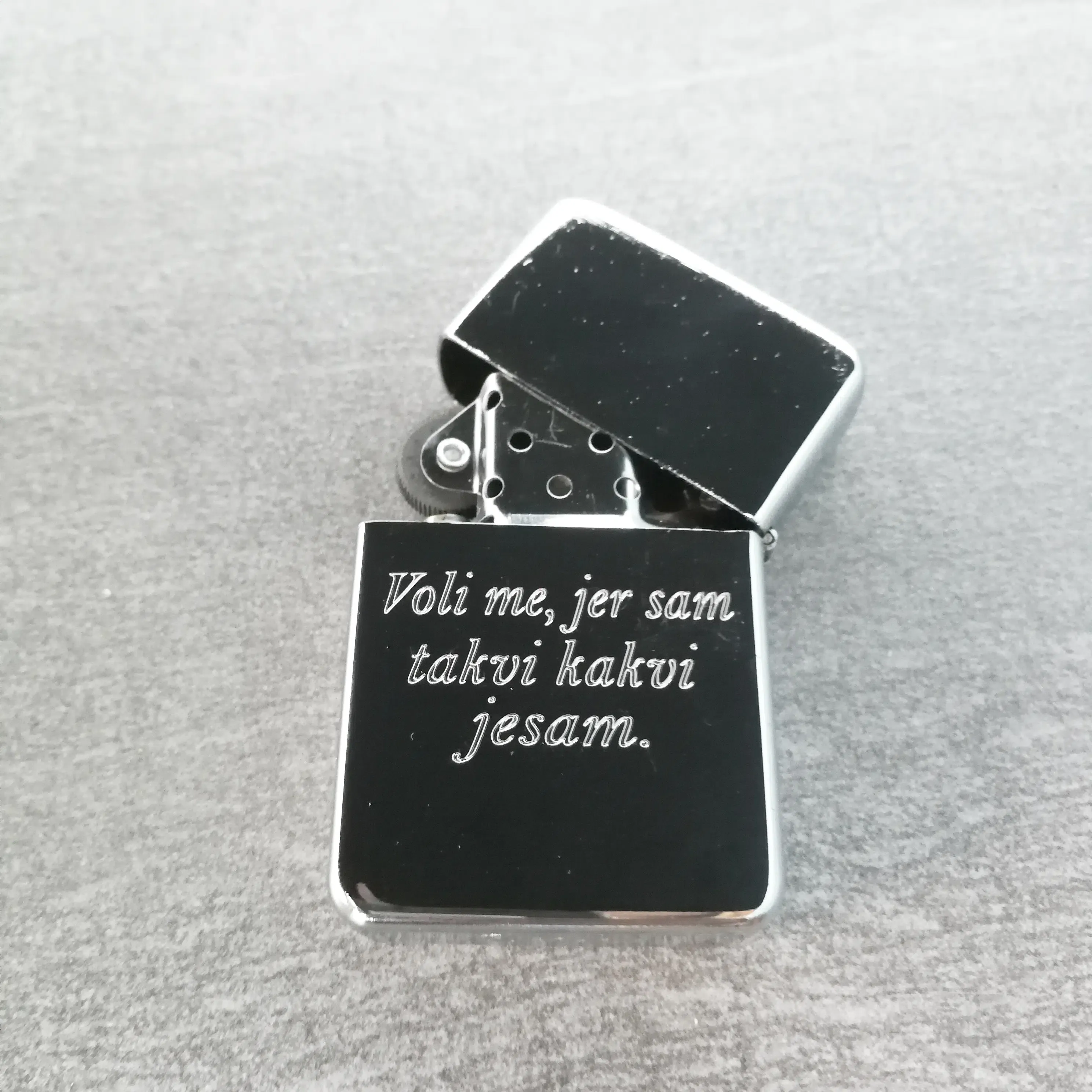 upaljač marke tom - slika 12