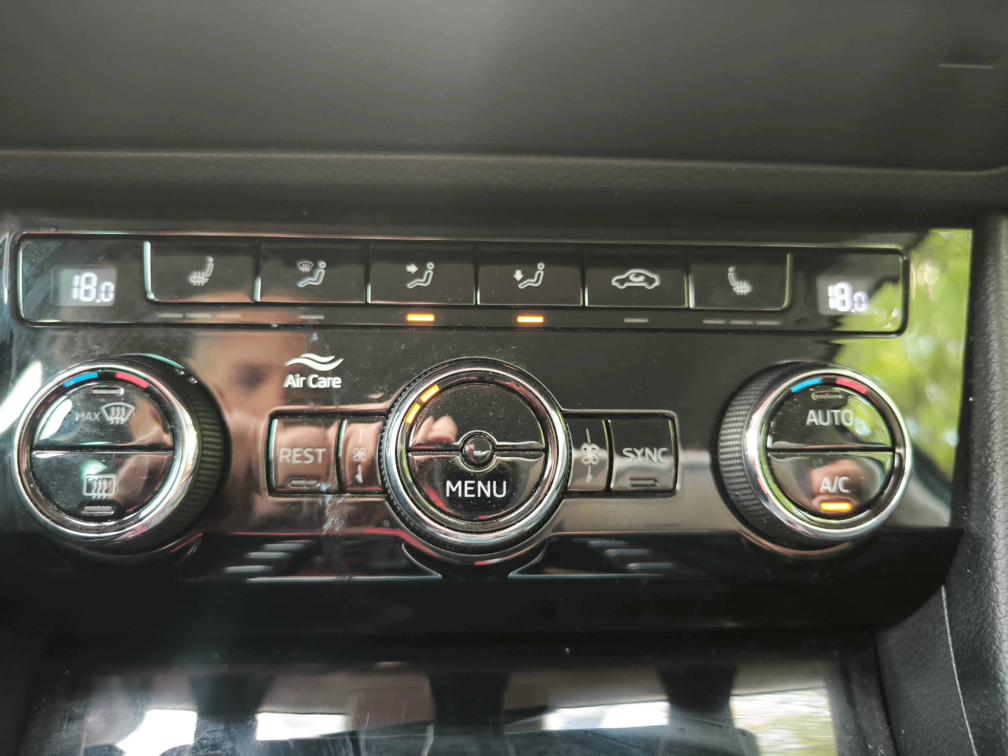 škoda superb combi 2,0 tdi, dsg, virtual, 140kw, ekstra stanje - slika 30
