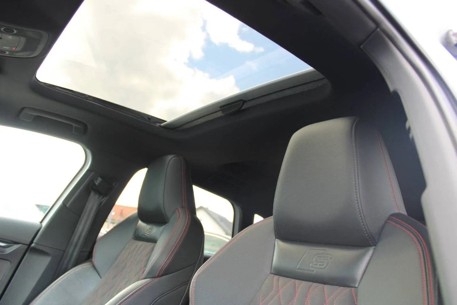 audi a3 35 tfsi s-tronic s-line *panorama, led, navigacija* - slika 17