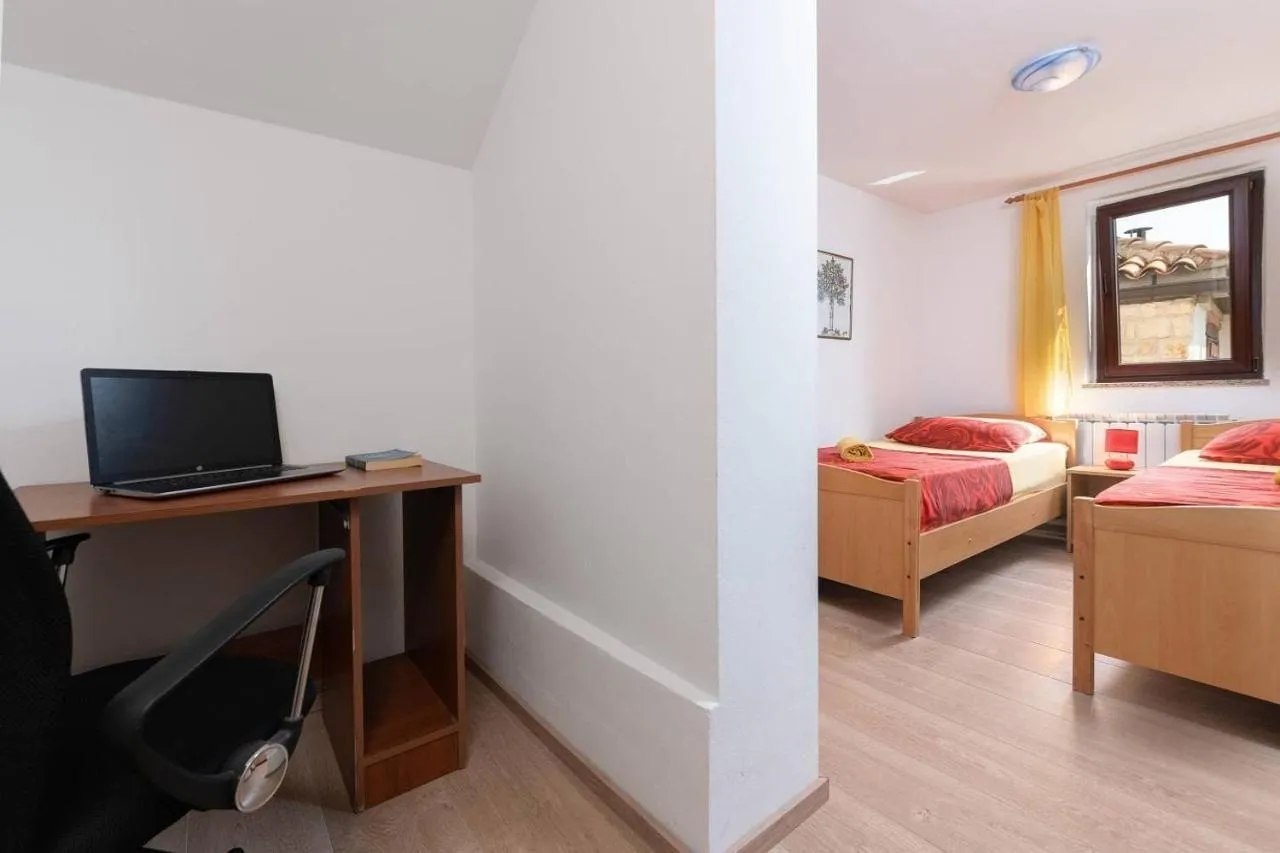 poreč okolica-apartmanska kuća na prodaji (prodaja) - slika 13