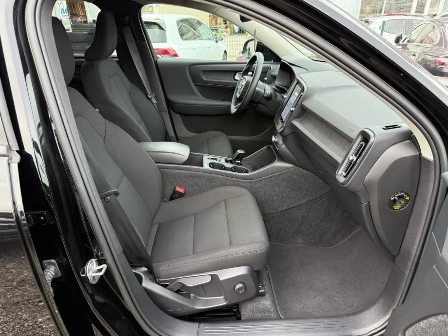 volvo xc40 b3 automatik °virtual°navi°led°kamera°leasing bez učešća° - slika 17