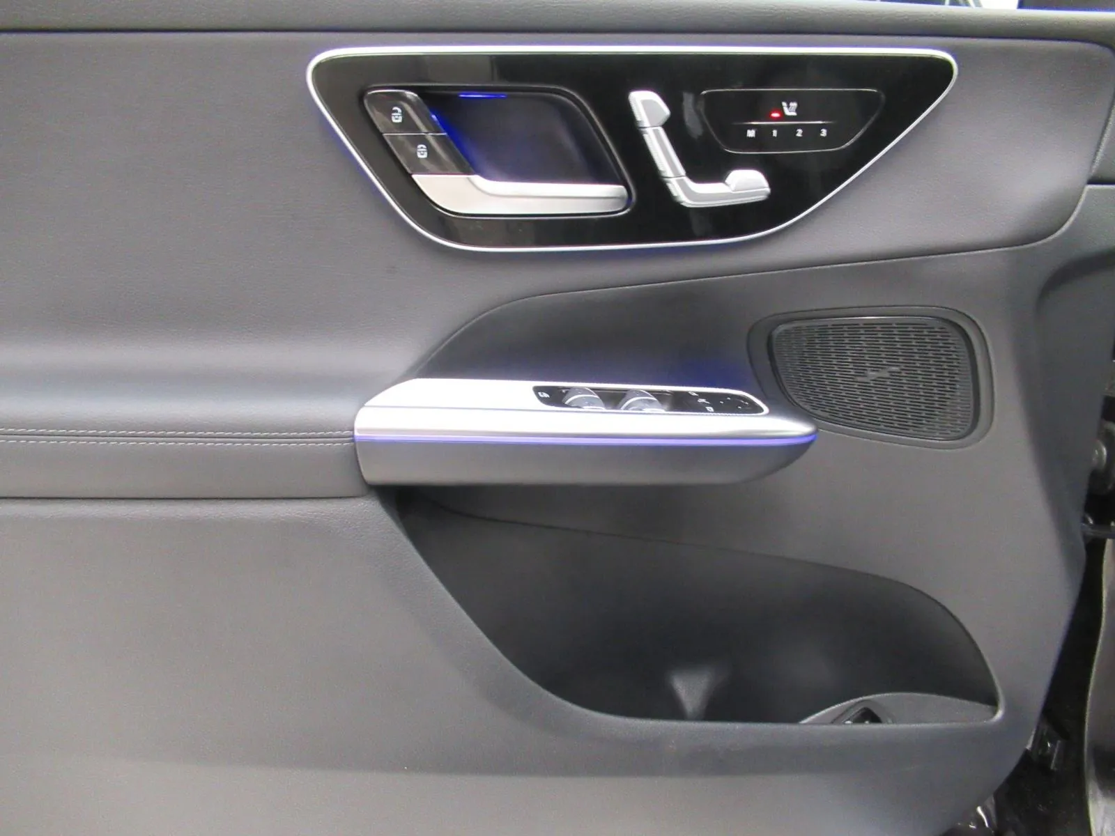 mercedes-benz glc 220 d 4matic avantgarde advanced plus - slika 16