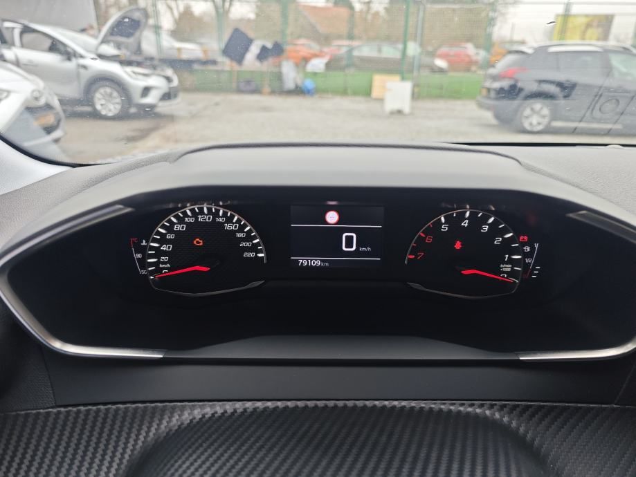 peugeot 208 1,5 blue hdi - slika 13