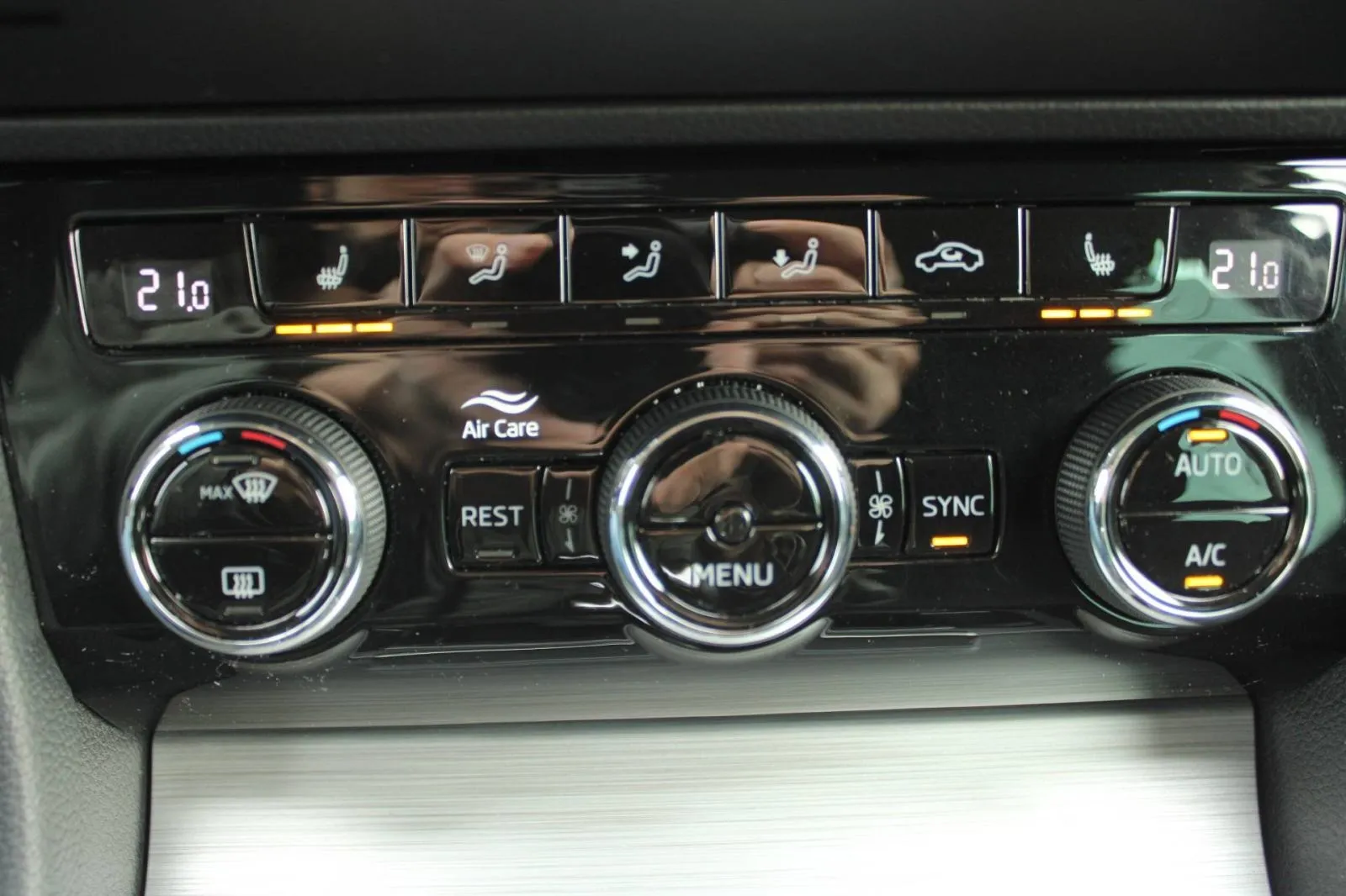 škoda superb 2.0 tdi dsg business *led, navigacija, kamera* - slika 23