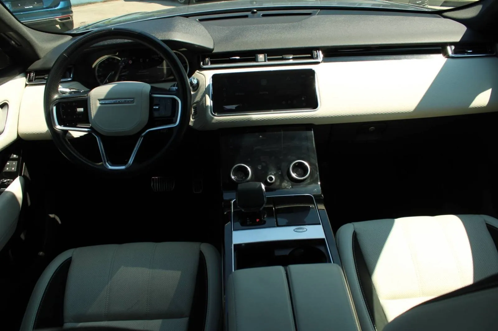 land rover range rover velar 2.0d 4wd r-dynamic - slika 21