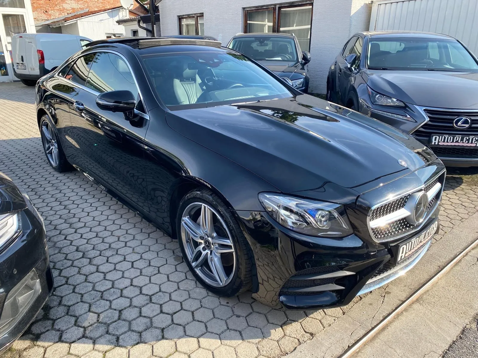 mercedes-benz e220d coupe amg-line 4matic, panorama, 4xgarancija - slika 14