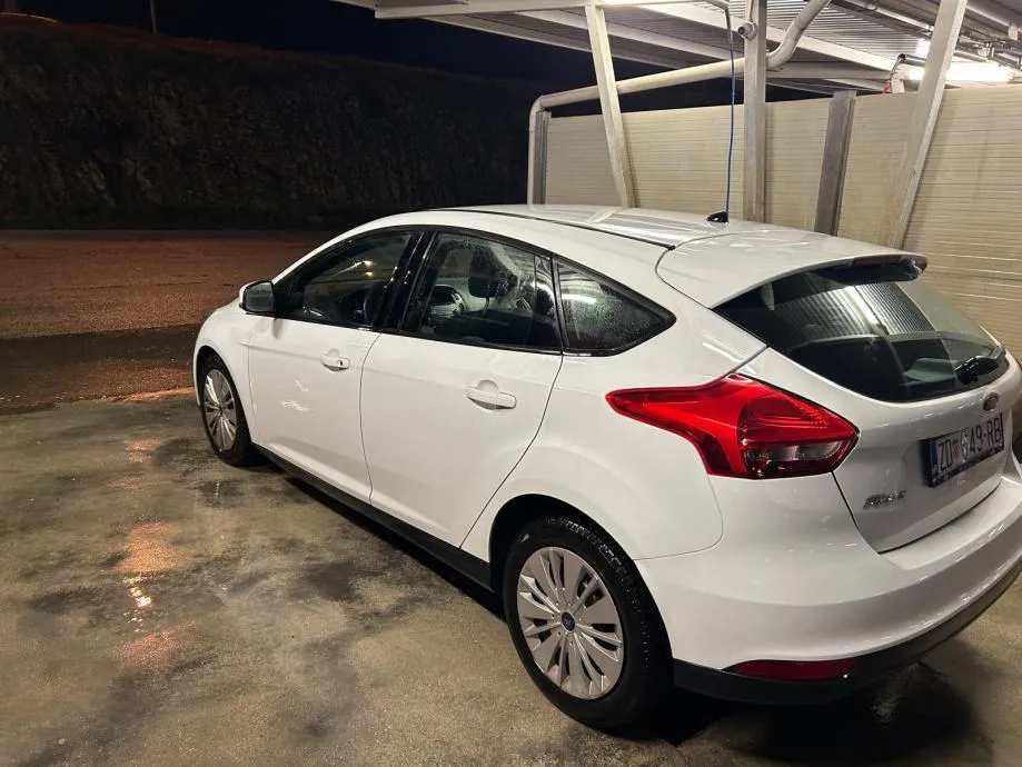 ford focus 1,0 - slika 5