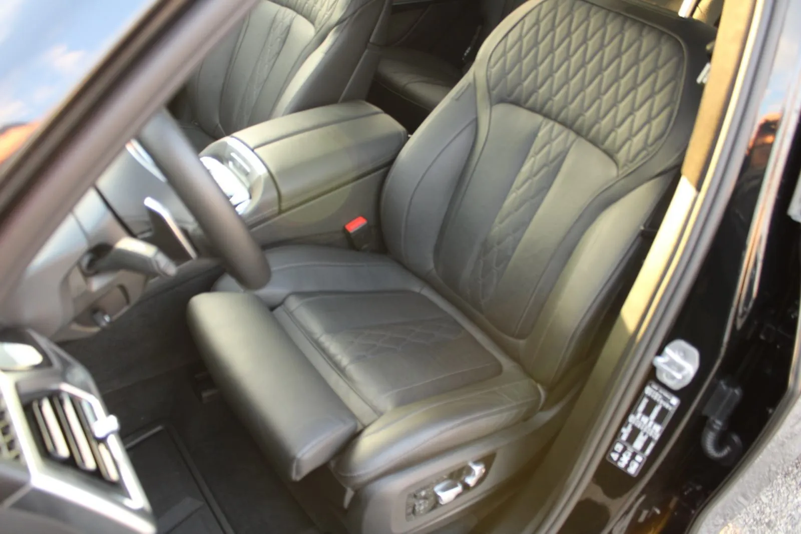 bmw x7 40d xdrive m-paket 7 sjedala *zračni ovjes, panorama, head-up* - slika 11