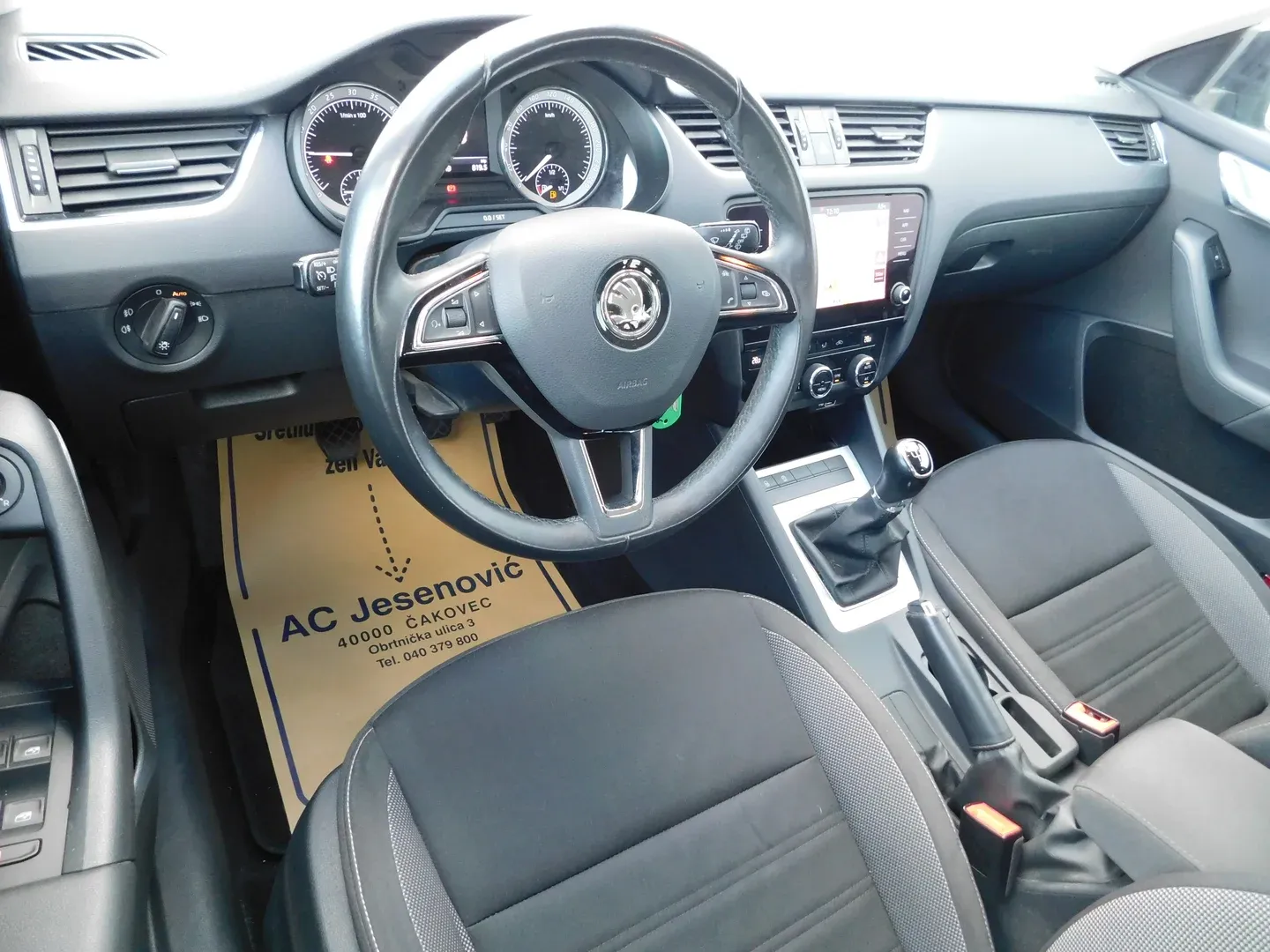 09355 škoda octavia combi ambition 1.6 tdi - slika 8