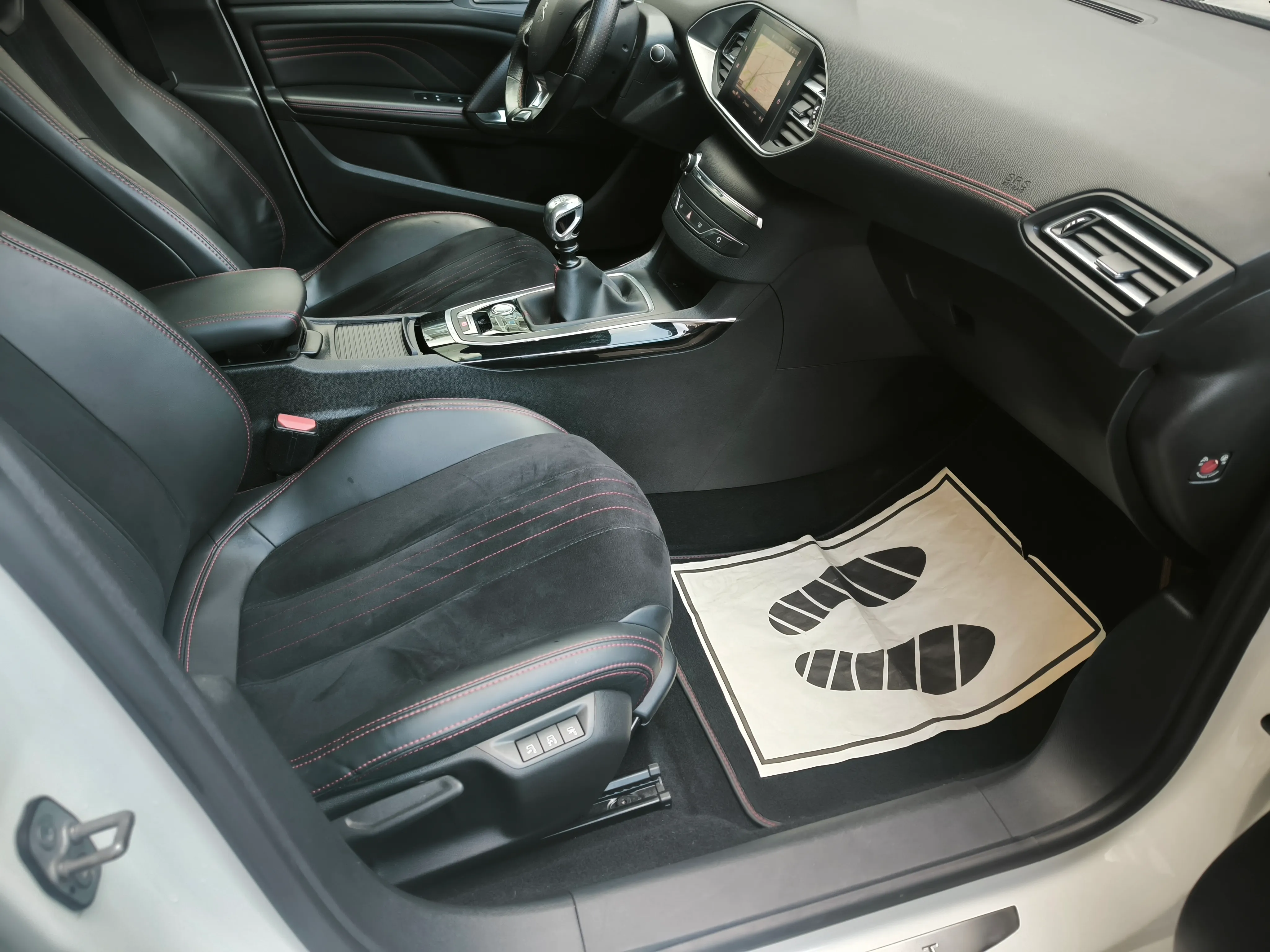 peugeot 308 sw 1,5 hdi, gt line,panorama, veliki servis, ekstra stanje - slika 23
