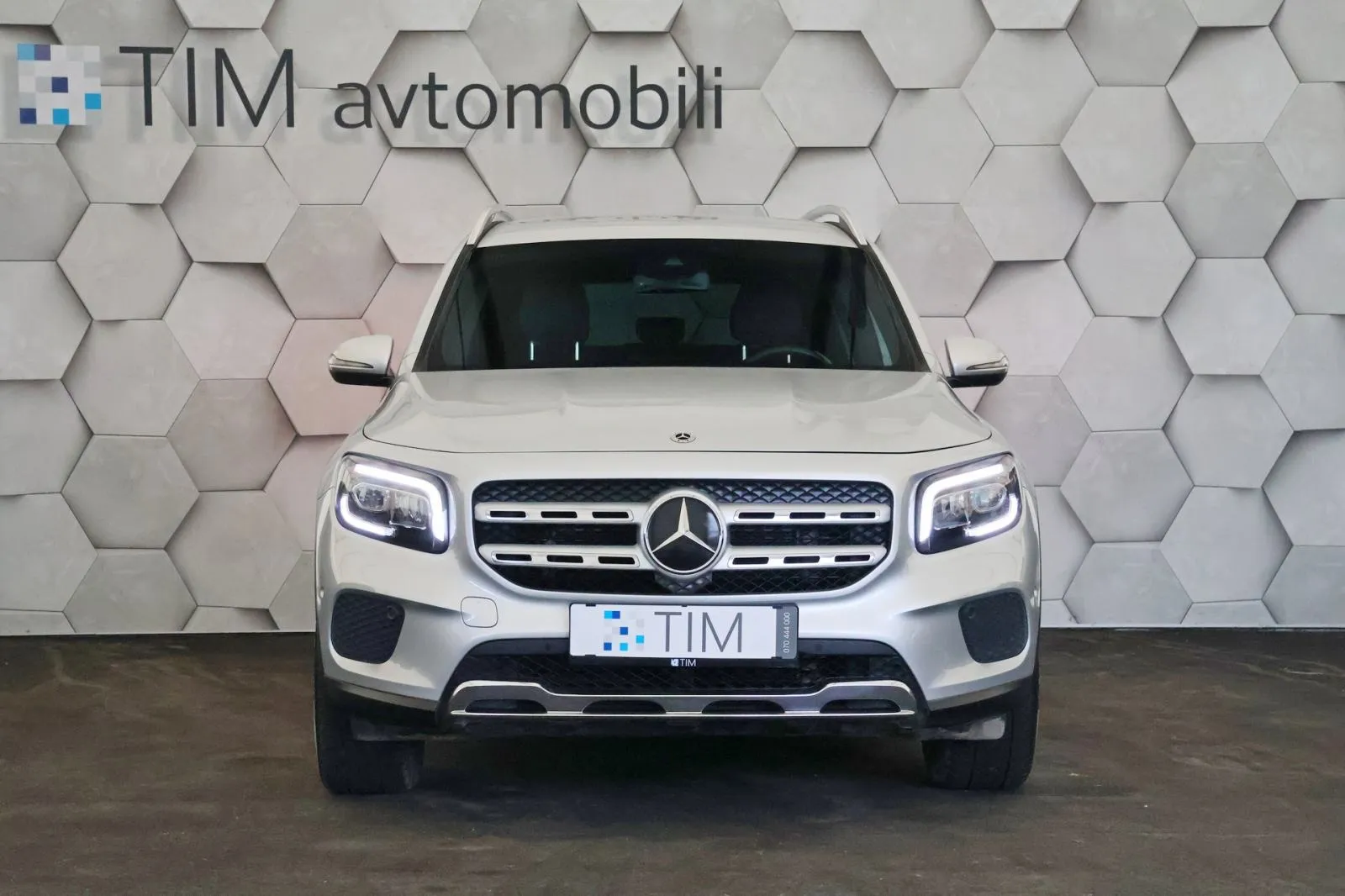 mercedes-benz glb 220d 8g-dct progressive 191km full led navi - slika 5
