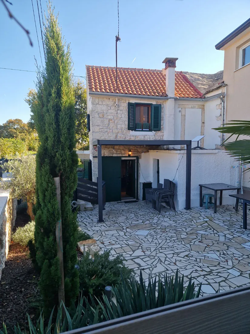 prodaje se renovirana, namještena, kamena istarska kuća 37m2, sv petar - slika 2