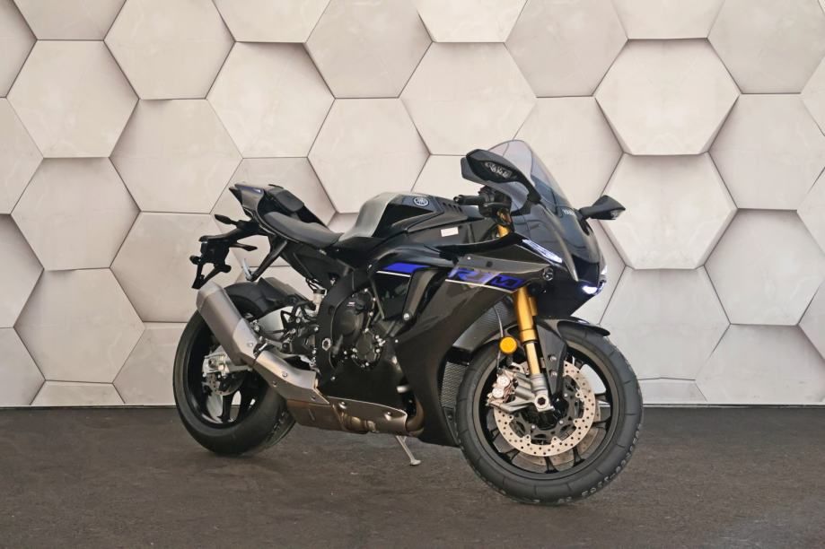 yamaha r1m karbon - novo - moguča registracija - slika 2