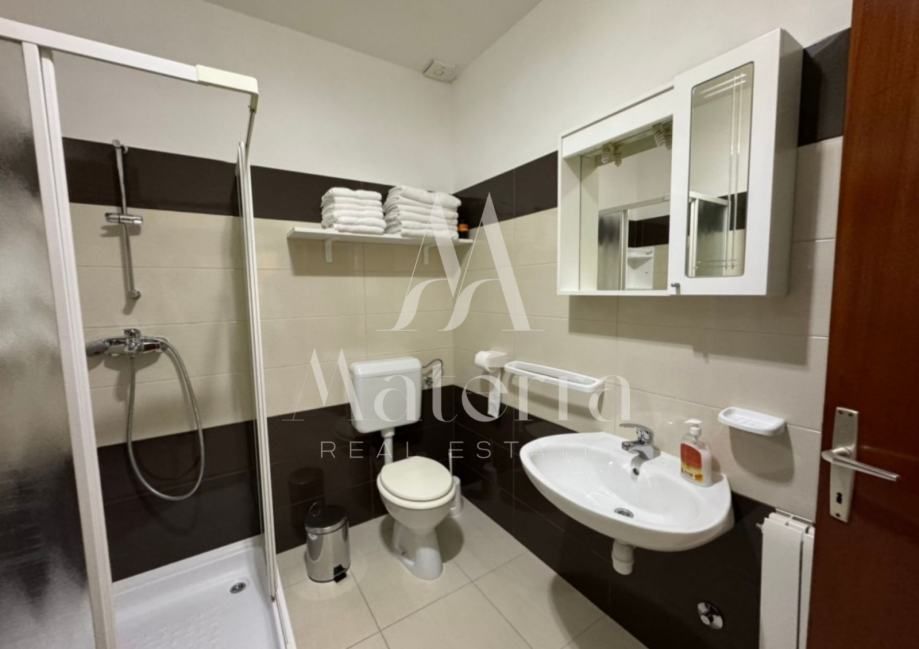 murter, 2-soban stan - 76,98 m2 sa terasom, parking, 400m od centra - slika 3