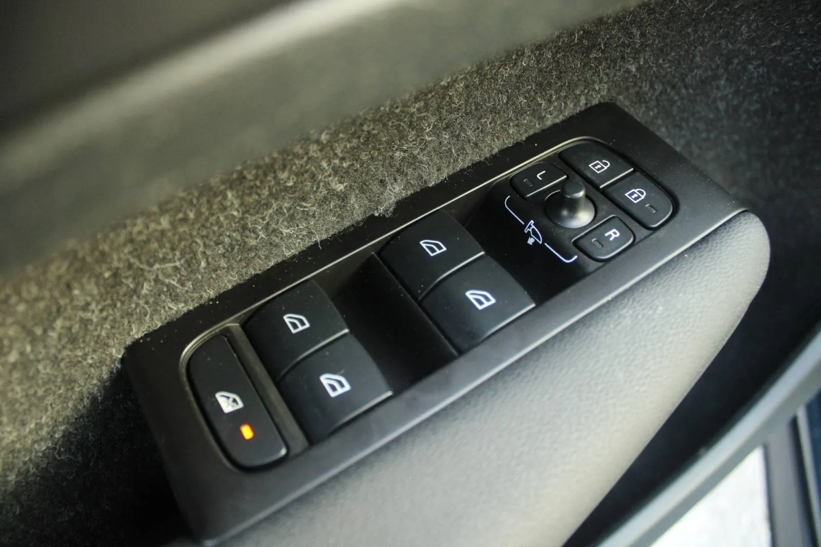 volvo xc40 t5 plug-in hybrid automatik *led, navigacija, kamera* - slika 15