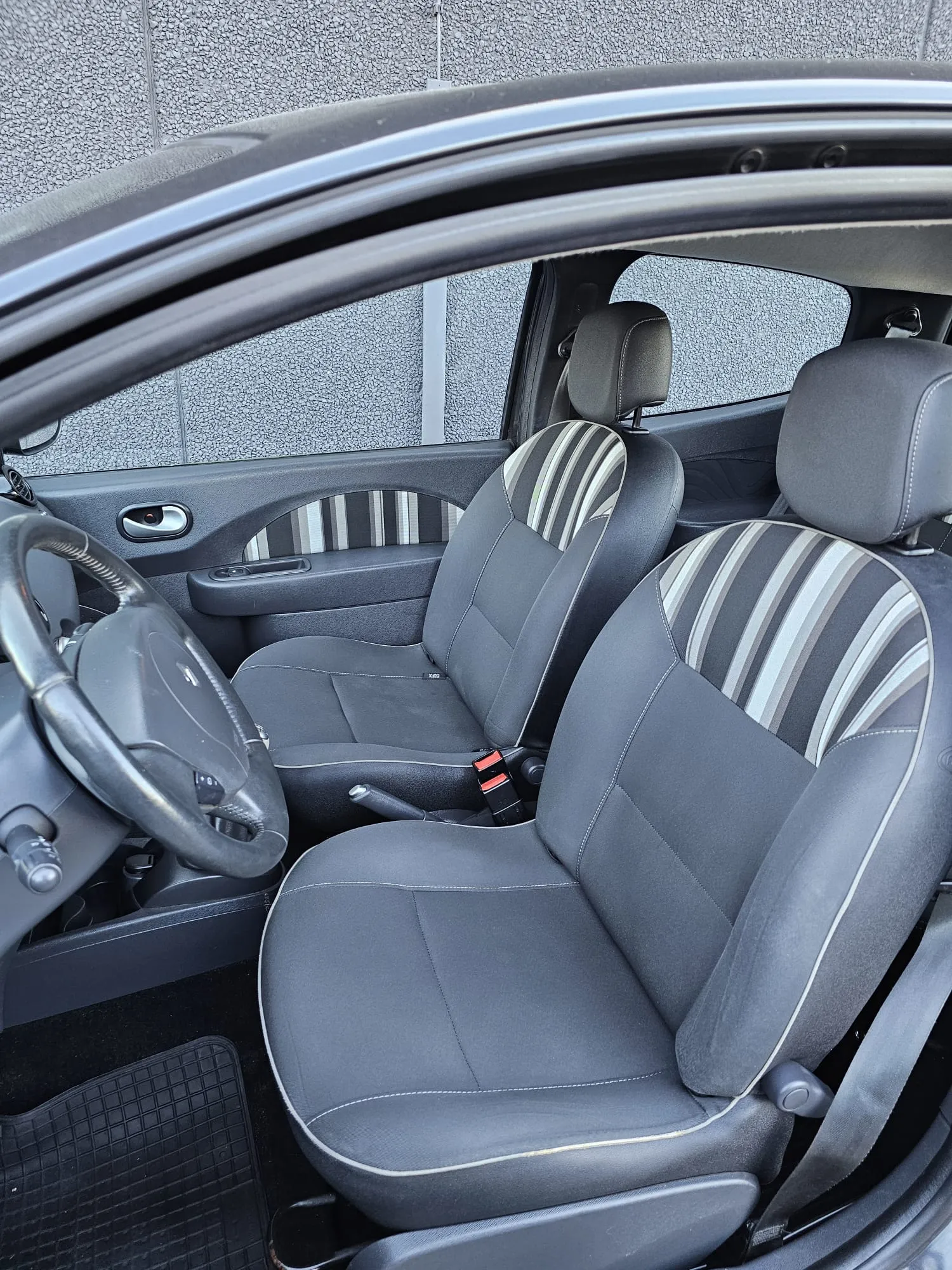 renault twingo 1,2 16v lev 2013. g 147000 - slika 12