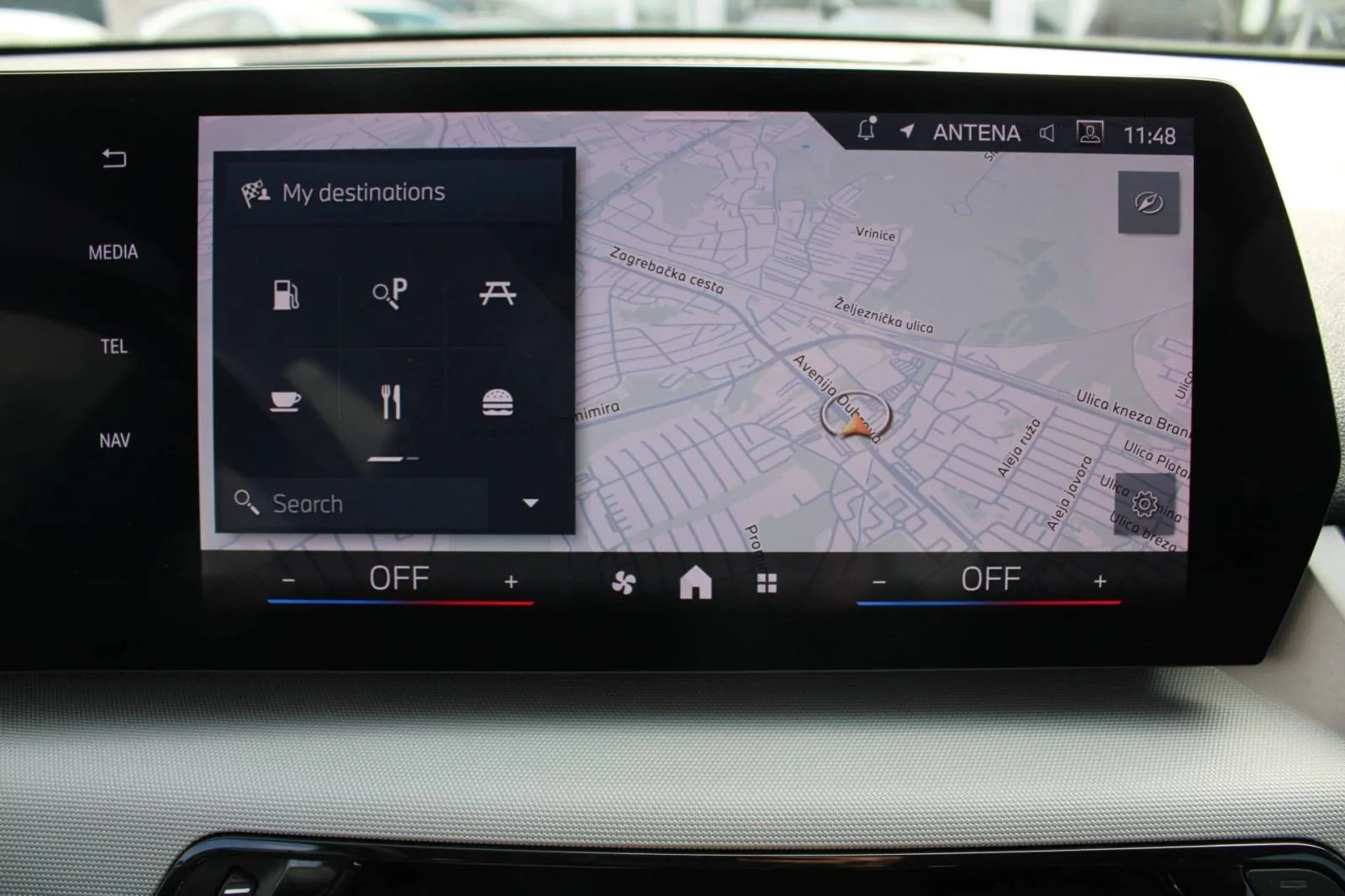 bmw x1 18d automatik *led, navigacija, kamera* - slika 16