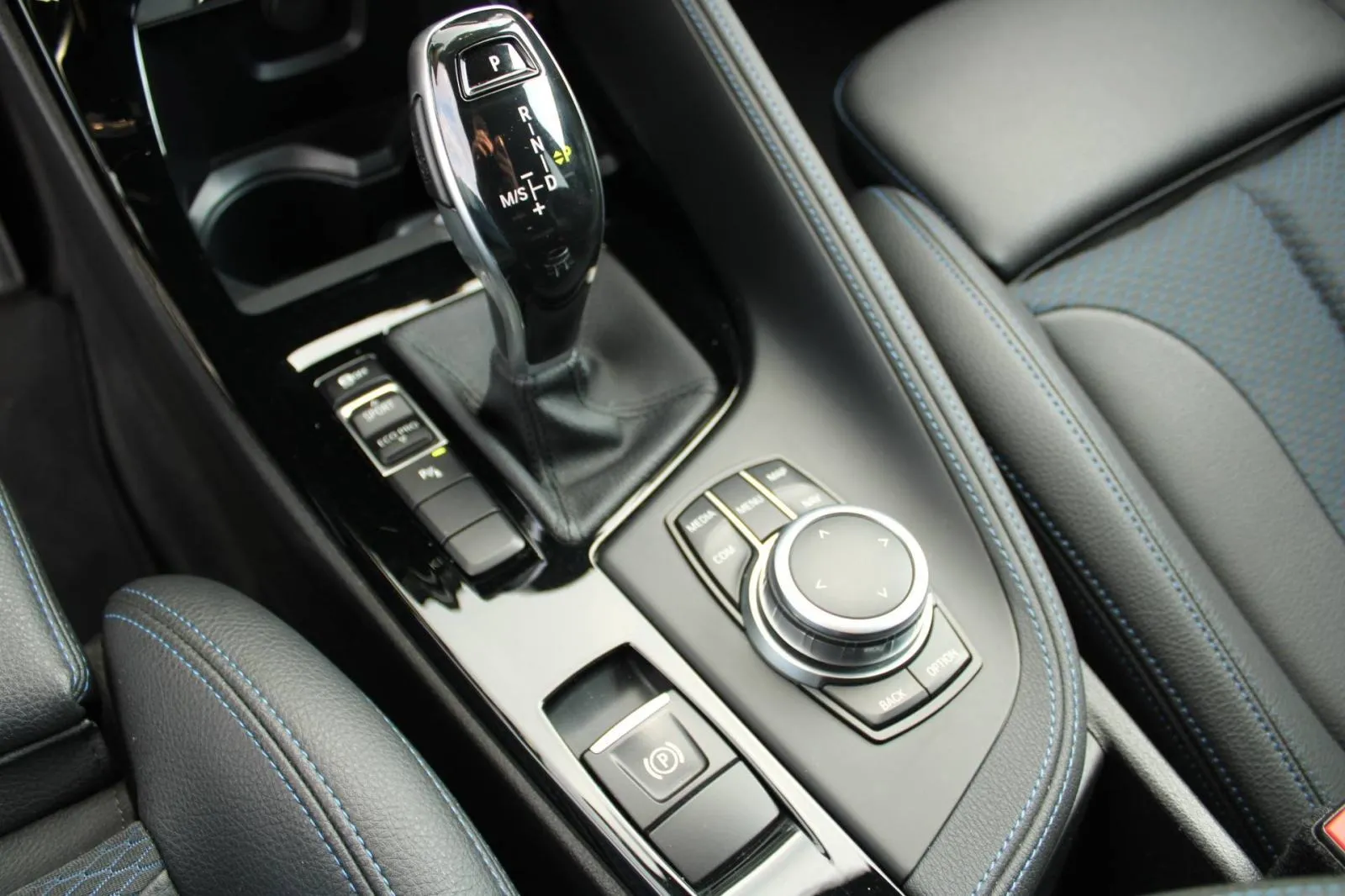 bmw x1 18d automatik ///m paket *led,navigacija,kamera* - slika 12