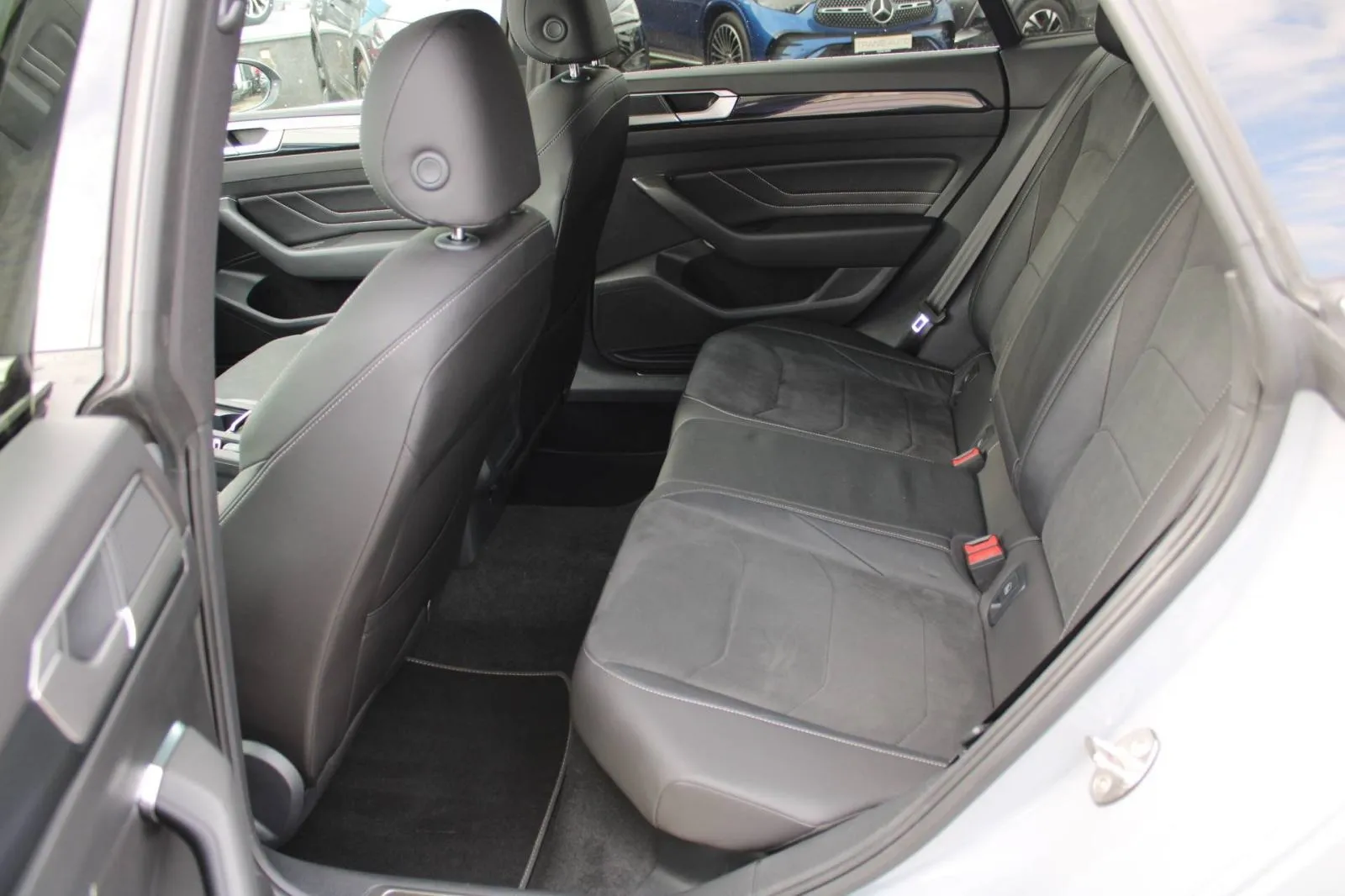 vw arteon 2.0 tdi dsg r-line *panorama, led, kamera, navigacija* - slika 14