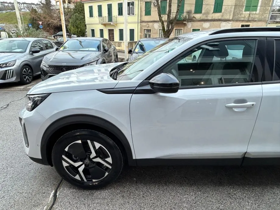 peugeot 2008 allure puretech 100 - slika 23