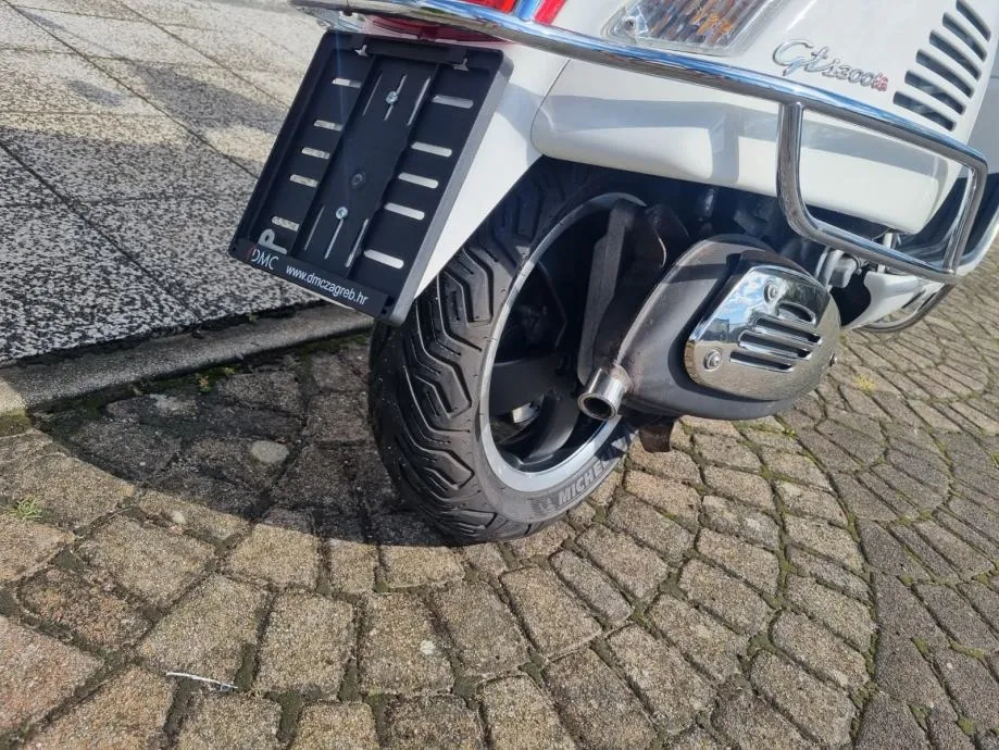 piaggio vespa gts 300 super, 2013 god. - slika 16