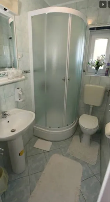 kuća: stambeno poslovna katnica, bilje, 330.00 m2 - slika 16