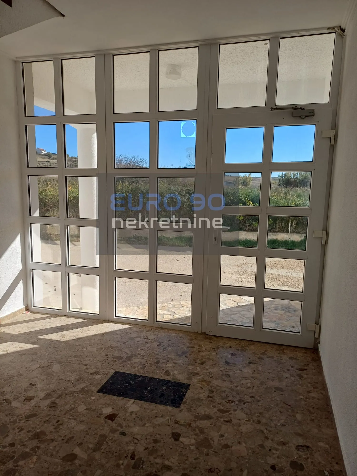 rtina- velika kuća s 12 apartmana, 1.red do mora i prekrasne plaže !! - slika 18