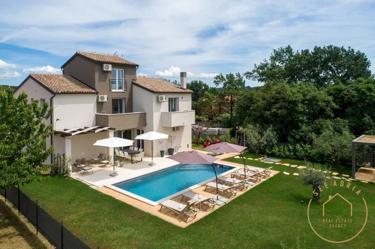 Kuća sa apartmanima na odličnoj lokaciji - Novigrad