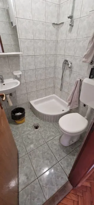 biograd - kuća (hostel) za smještaj gostiju(470m2), blizina centra - slika 8
