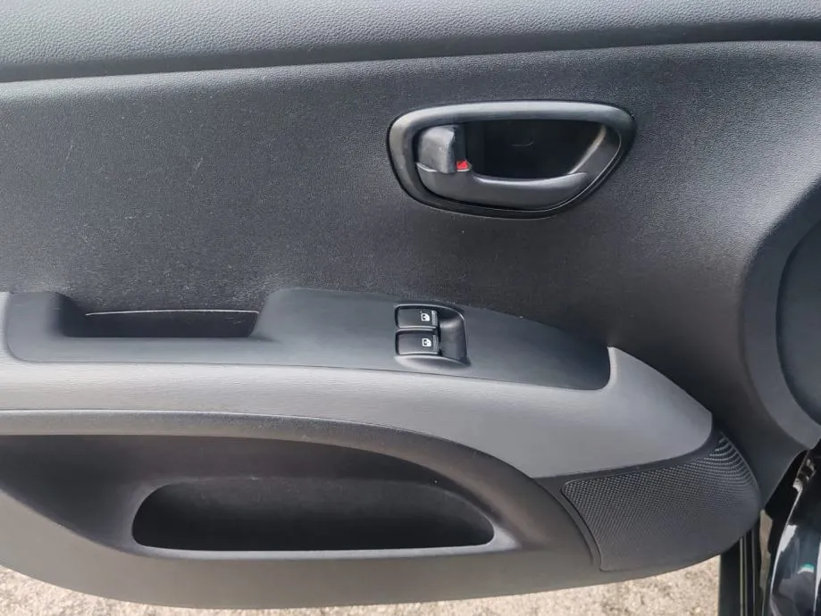 hyundai i10 1,1 2011godina,140 000 km, kartice do 36 rata - slika 12