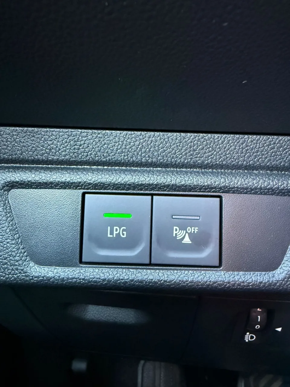 dacia sandero 1,0 eco-g 100 essential - slika 10