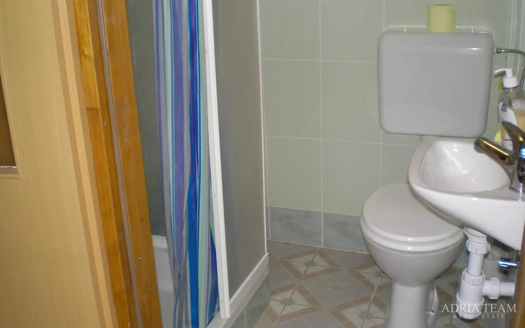 hotel 50 m od mora - posedarje - slika 27