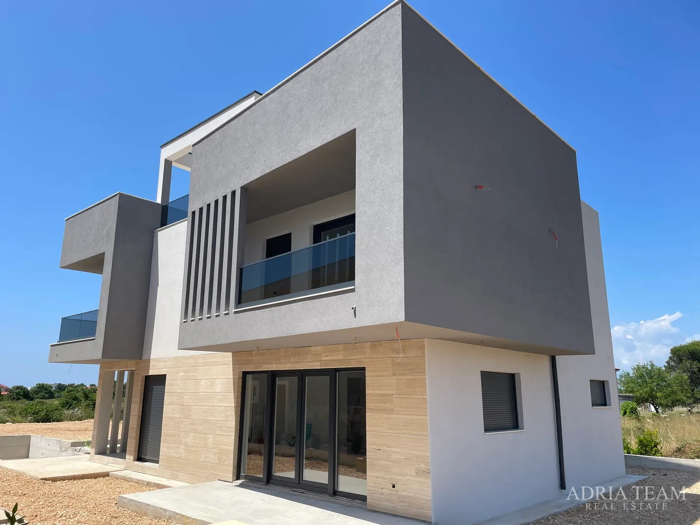 vila s bazenom u novogradnji - zaton - slika 2