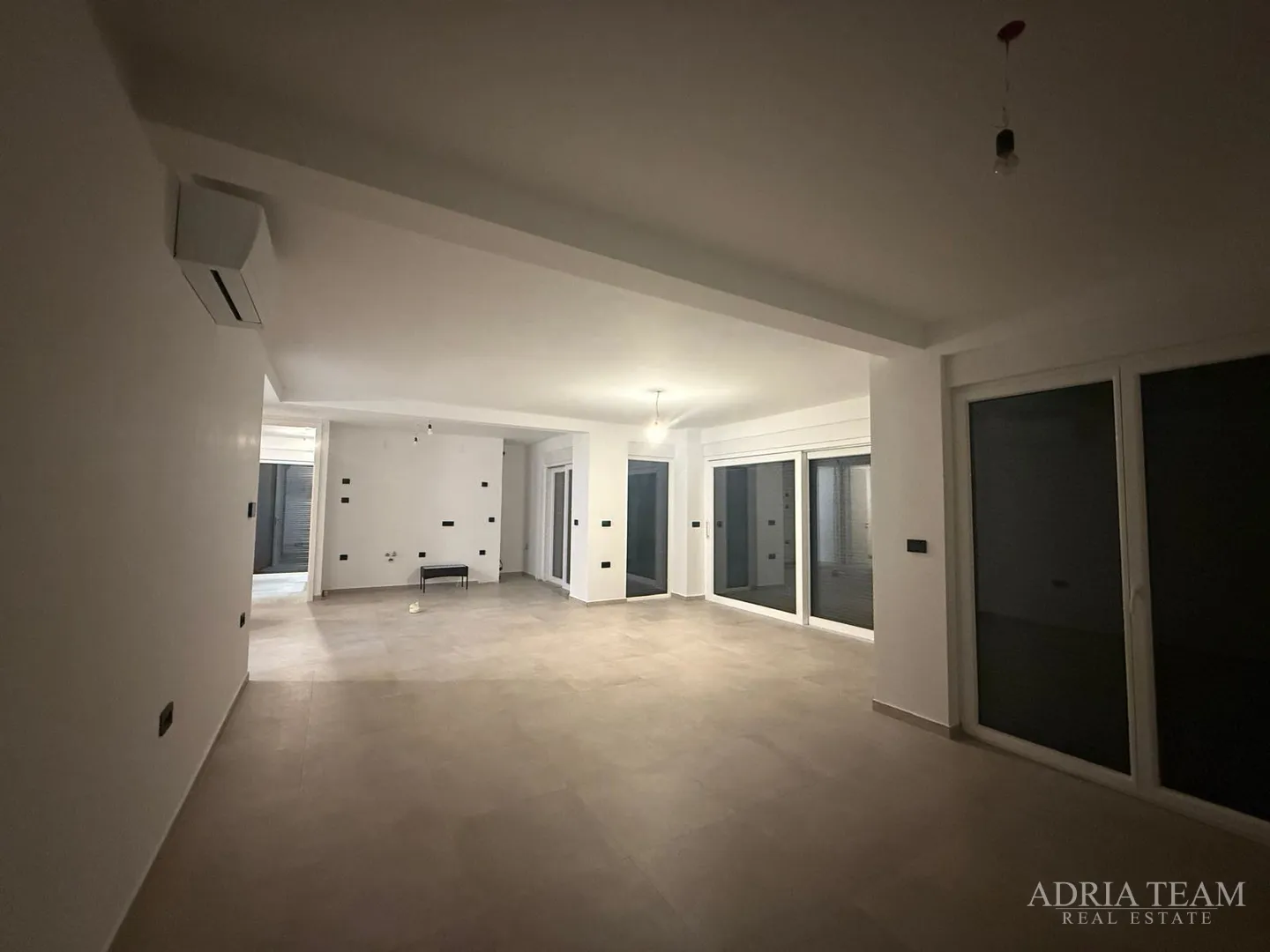 luksuzna vila s bazenom – novalja, škuncini stani - slika 7