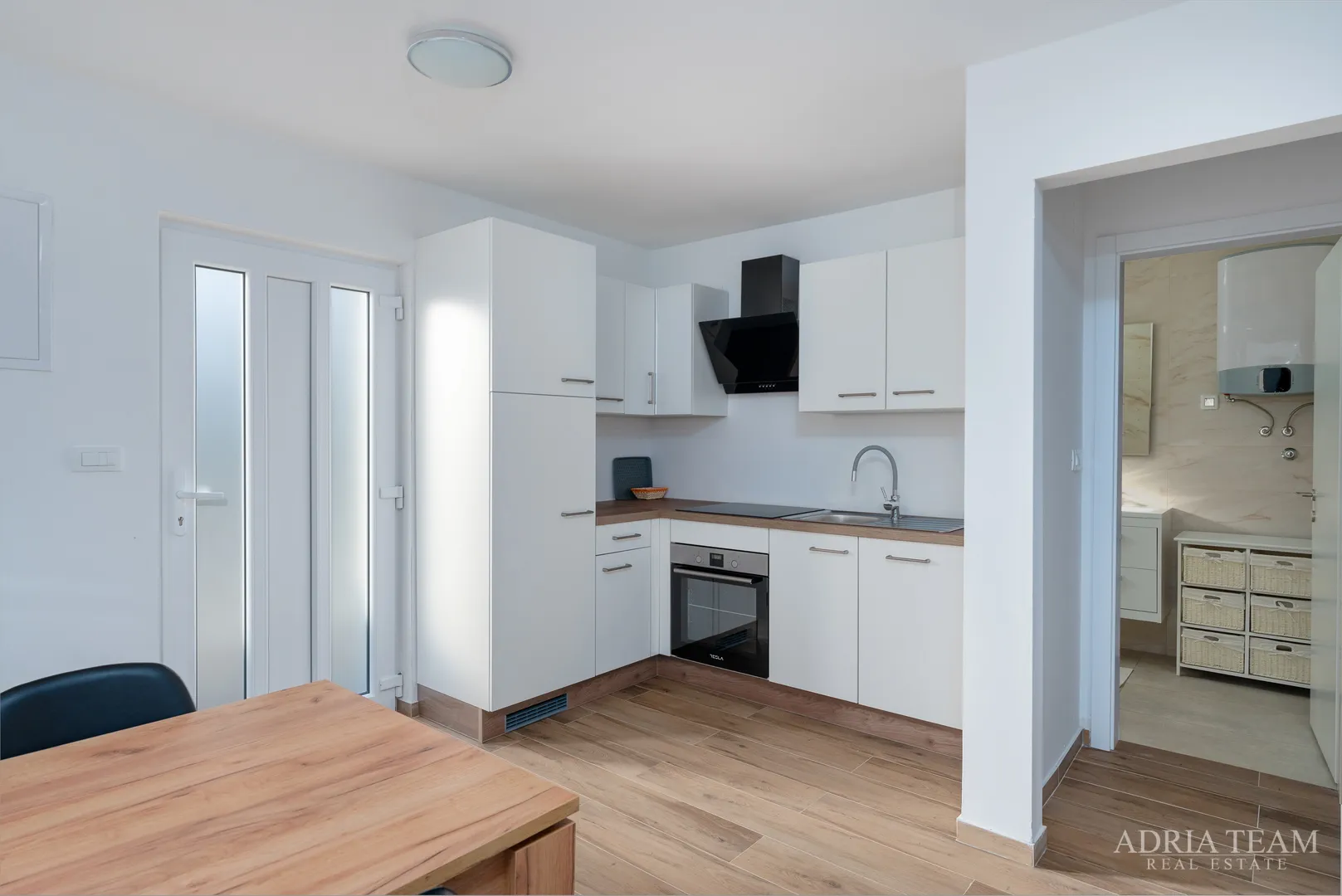 apartmani u stambenoj zgradi - vir - slika 8