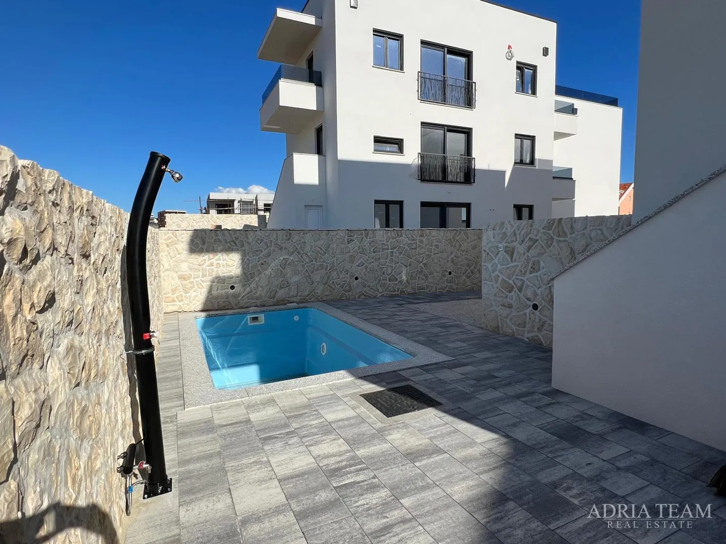 apartmani u stambenoj zgradi u novogradnji - povljana, pag - slika 3