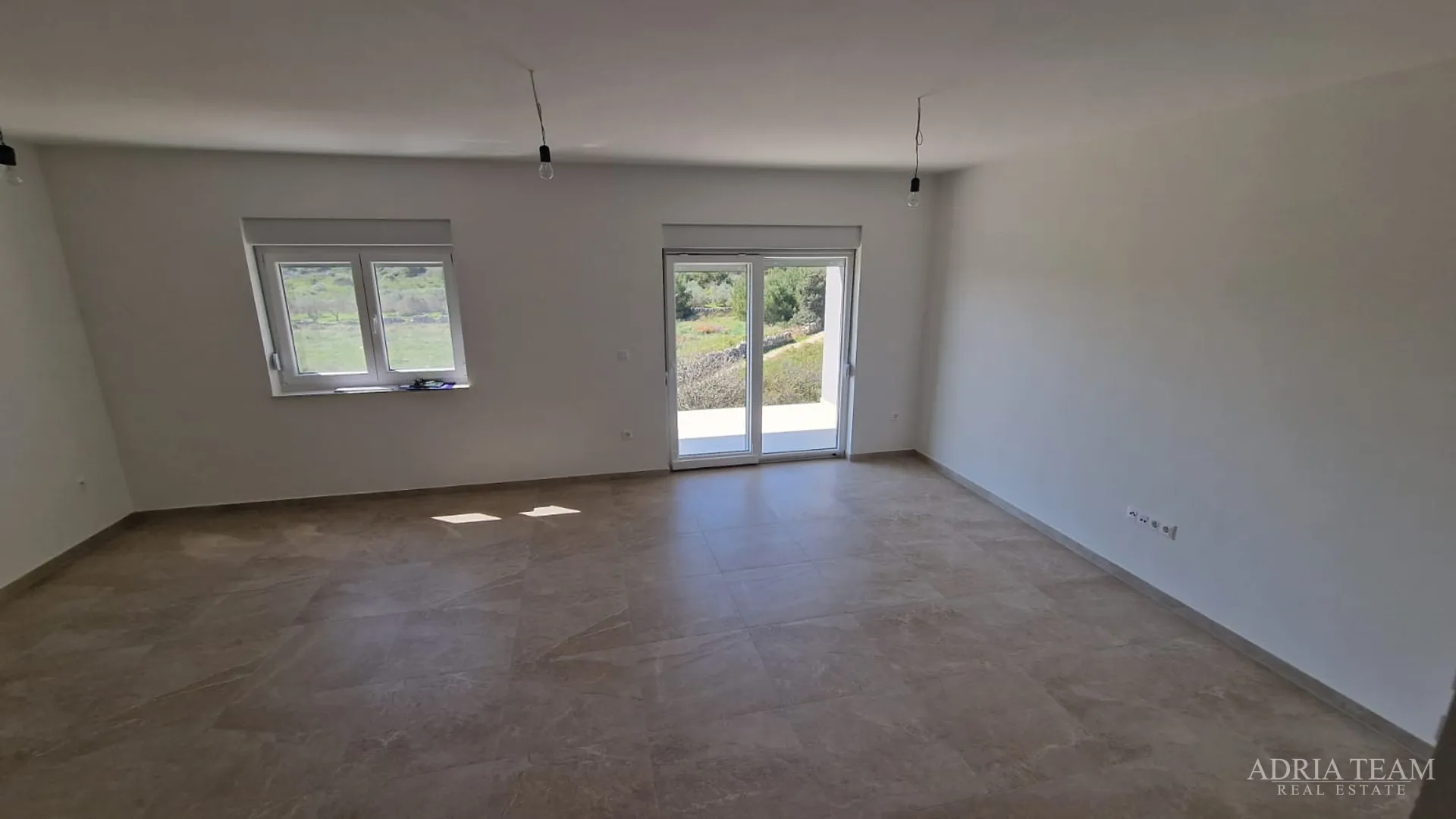 stambena zgrada s tri stambene jedinice i krovnom terasom - vir - slika 17