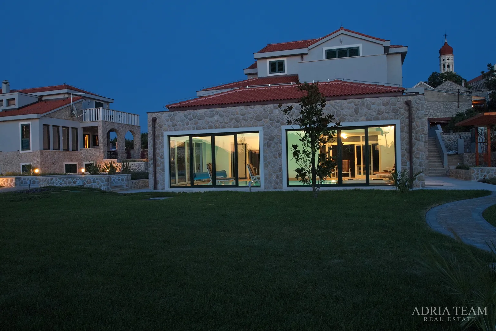 luksuzna vila 100 m od marine - betina, murter - slika 108