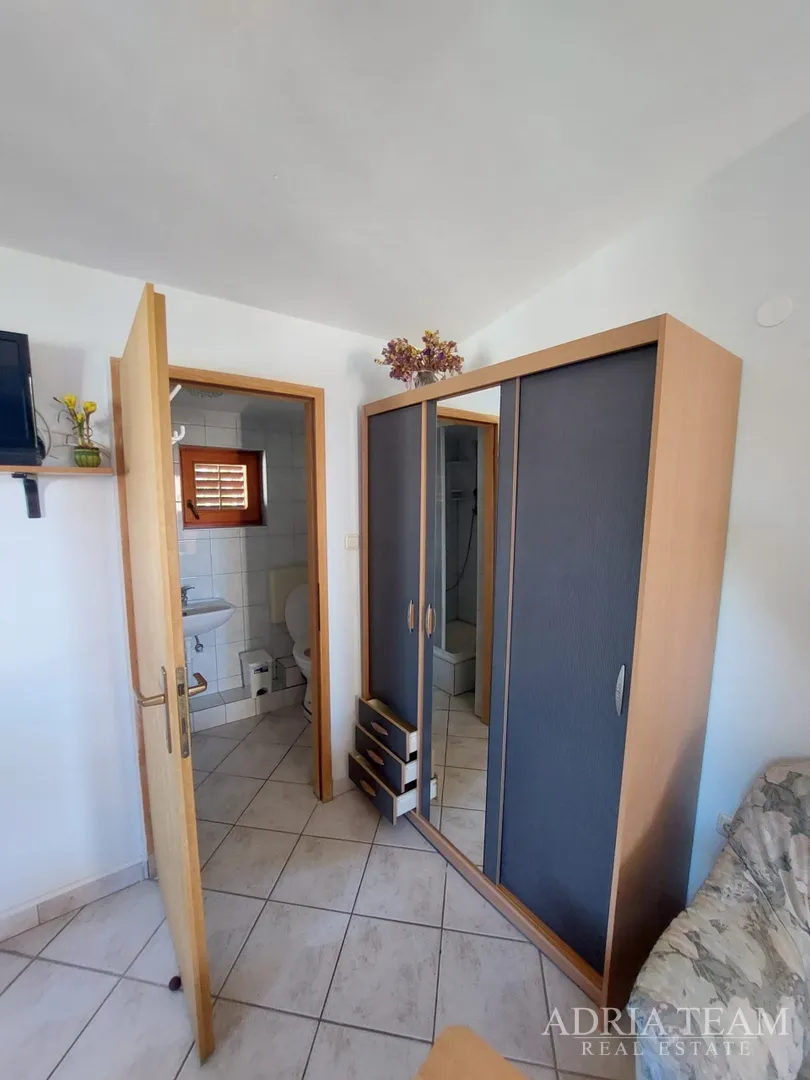 apartmanska kuća s velikim dvorištem, mirna i tiha pozicija - vir - slika 16