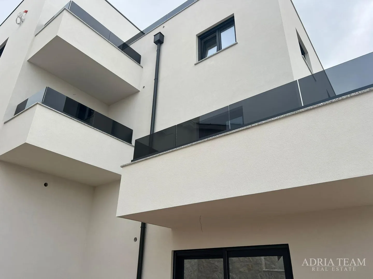 apartmani u stambenoj zgradi u novogradnji - povljana, pag - slika 18