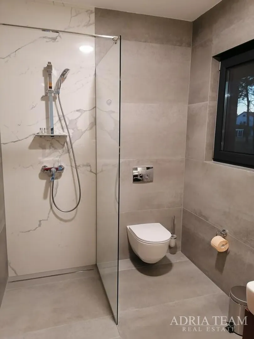 apartmani u urbanoj vili s bazenom, 250 m od mora, vir - zadar - slika 33