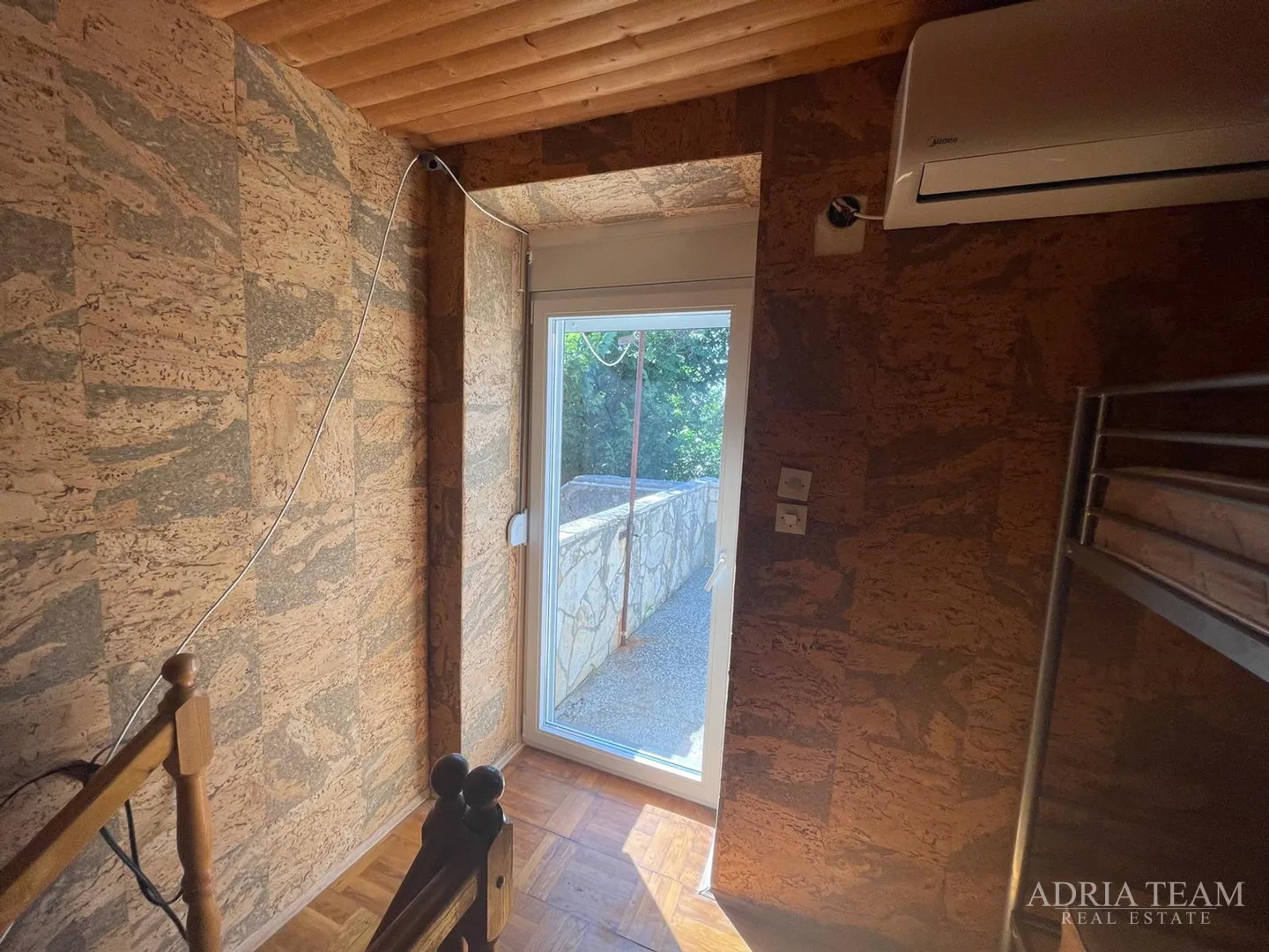 kuća udaljena 650 m od mora, centar - povljana, pag - slika 15