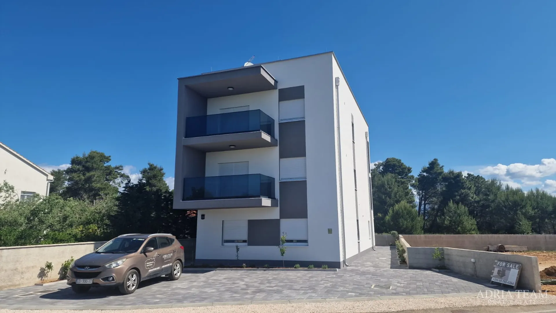stambena zgrada s tri stambene jedinice i krovnom terasom - vir - slika 5