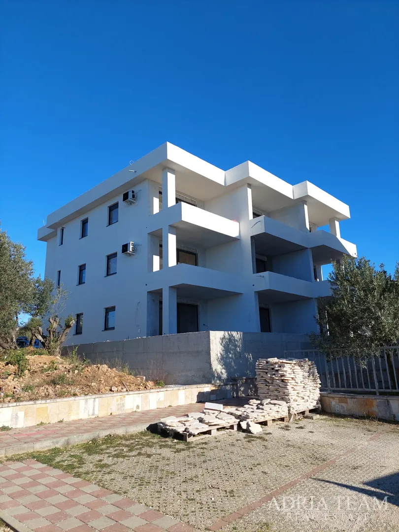 APARTMAN U NOVOGRADNJI, 50 m OD MORA! ODLIČNA POZICIJA - POVLJANA , PAG