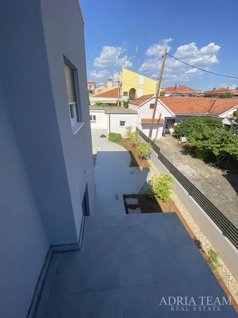 obiteljska kuća s velikim i uređenim dvorištem i bazenom, 400 m od mora, zadar - borik - slika 28