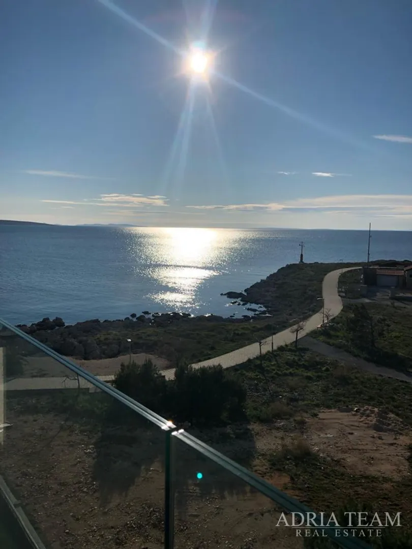 apartman s 3 spavaće sobe, 1. red do mora, povljana - pag - slika 28