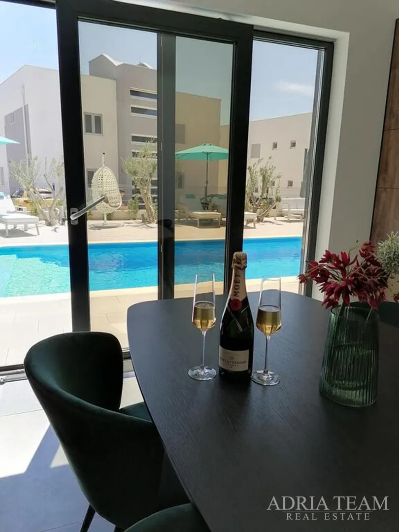 apartmani u urbanoj vili s bazenom, 250 m od mora, vir - zadar - slika 38