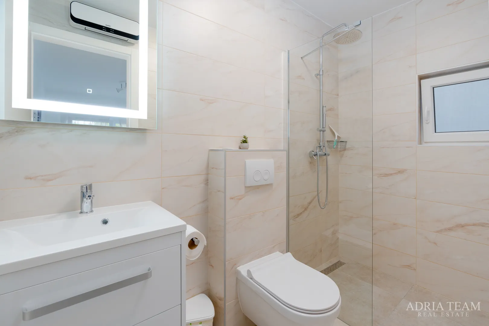 ekskluzivan apartman s krovnom terasom i jacuzzijem - vir - slika 12