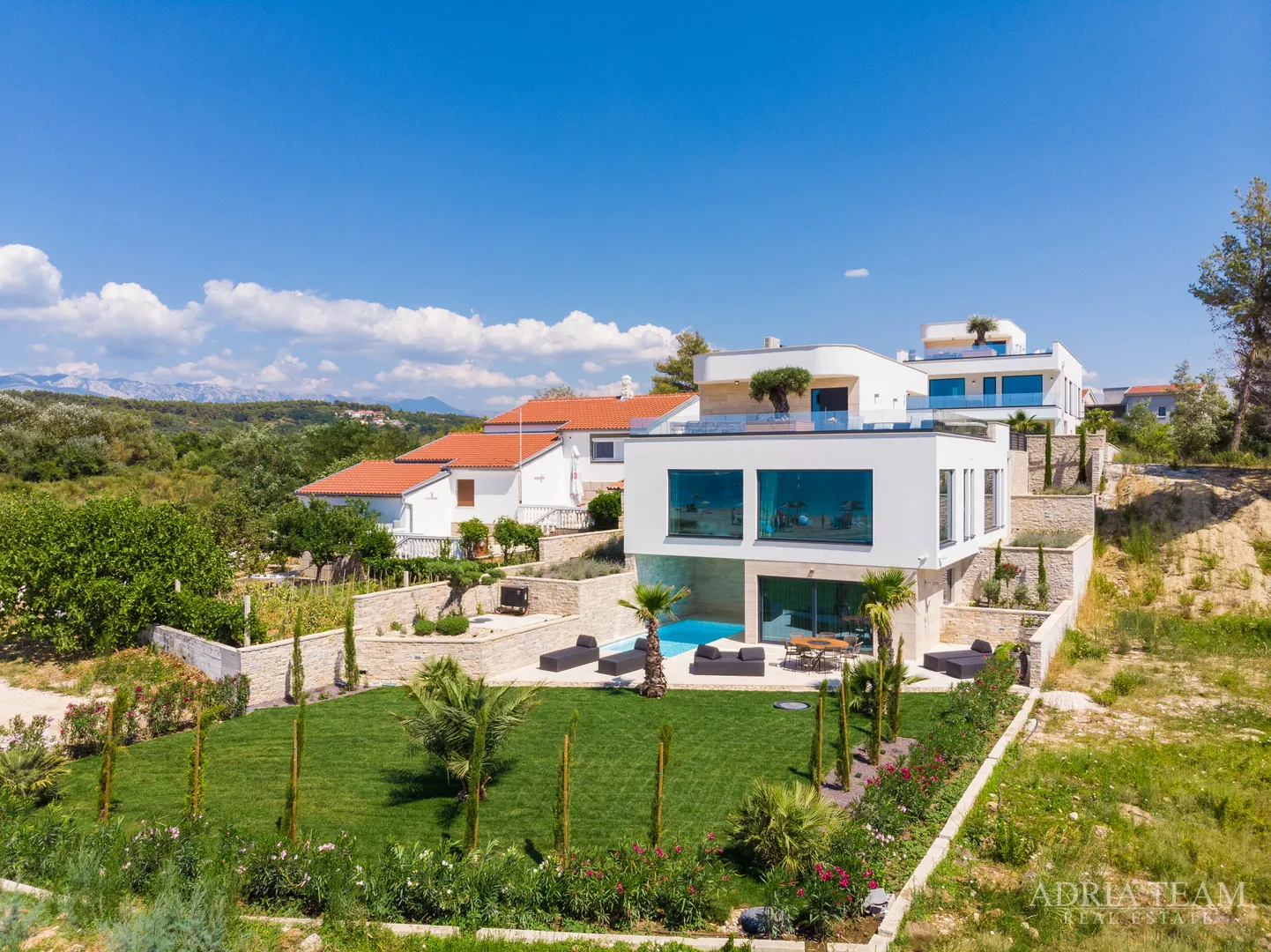 luksuzna vila u prvom redu do mora - ljubač - slika 6