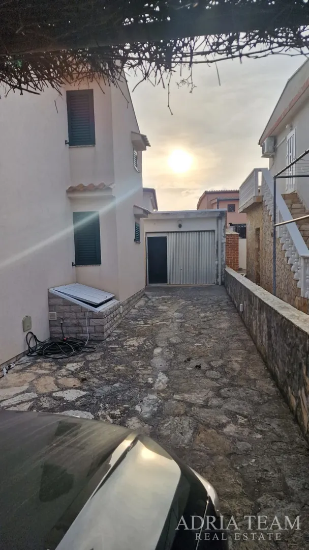 renovirana kuća , vir, 300 m od mora - slika 4